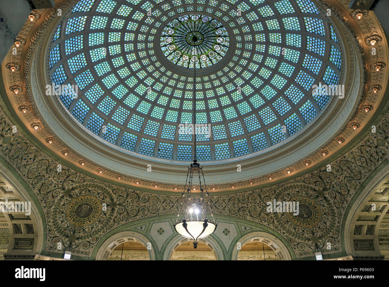 Chicago, Illinois, USA - Juni 22, 2018 Der Innenraum und der Kuppel am Chicago Cultural Center. Stockfoto