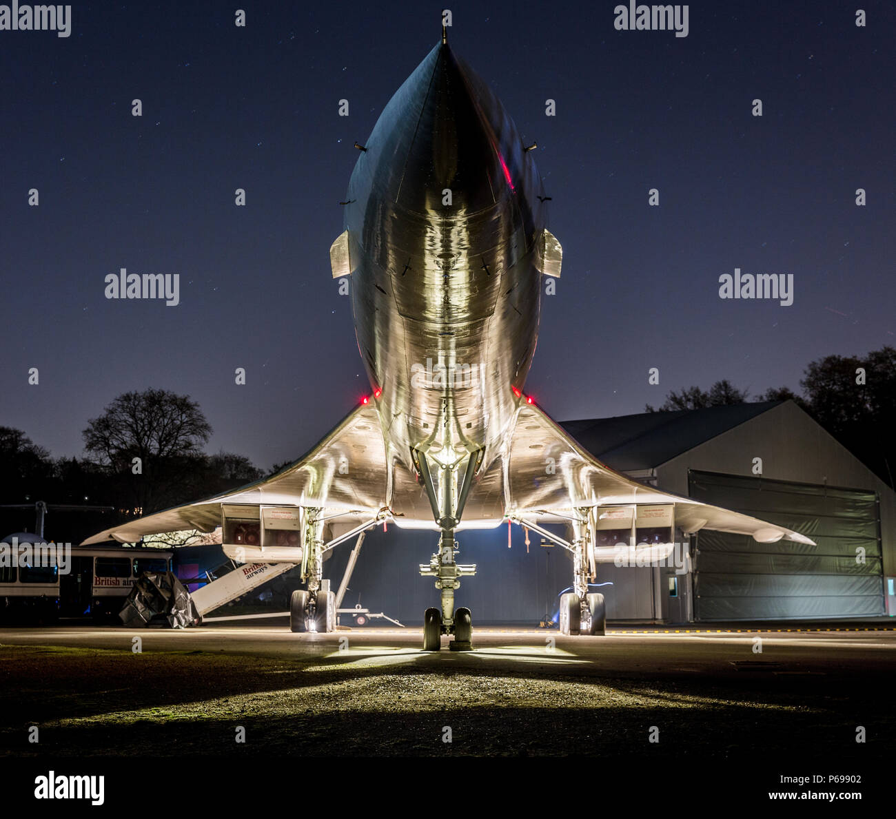 Concorde G-BBDG nachts in Brooklands Museum Stockfoto
