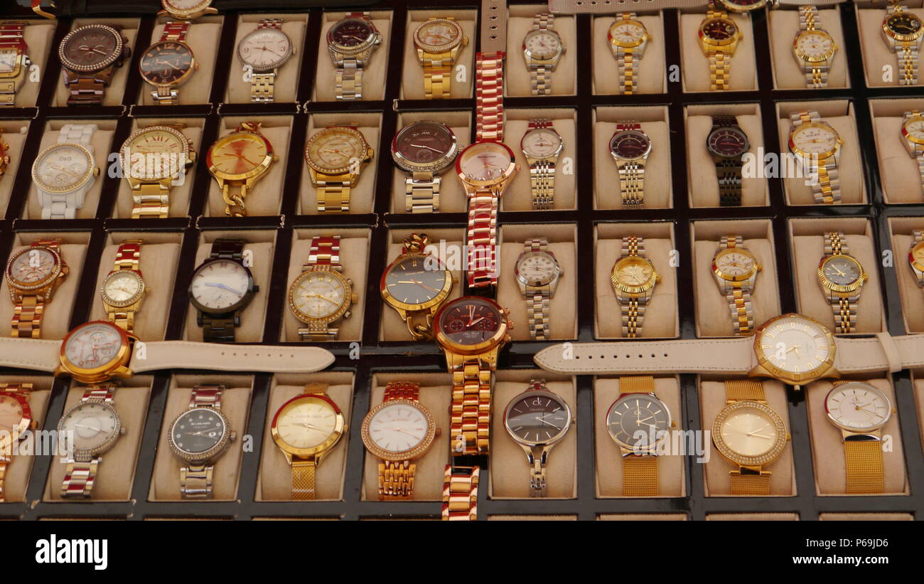 Gefälschte Uhren zum Verkauf in der Türkei Stockfoto