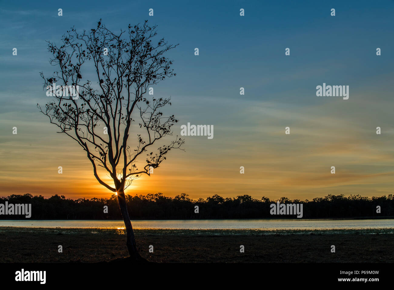 Jede Minute eine neue Farbkomposition beim Sonnenuntergang am Mary River in der Nähe der Bamurru Plains Stockfoto