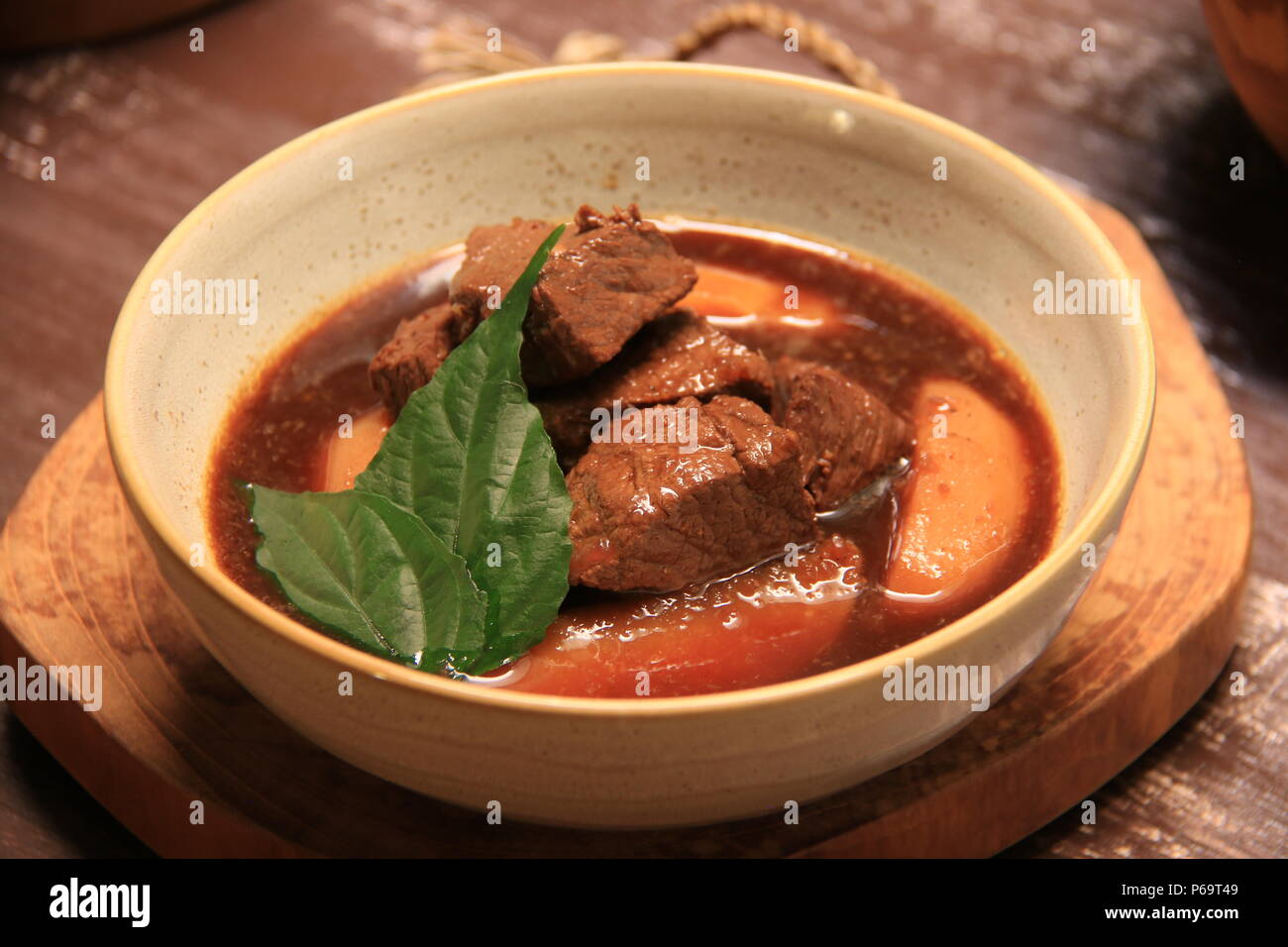 Semur Daging, das Rindfleisch und Soja Sauce Eintopf Stockfoto