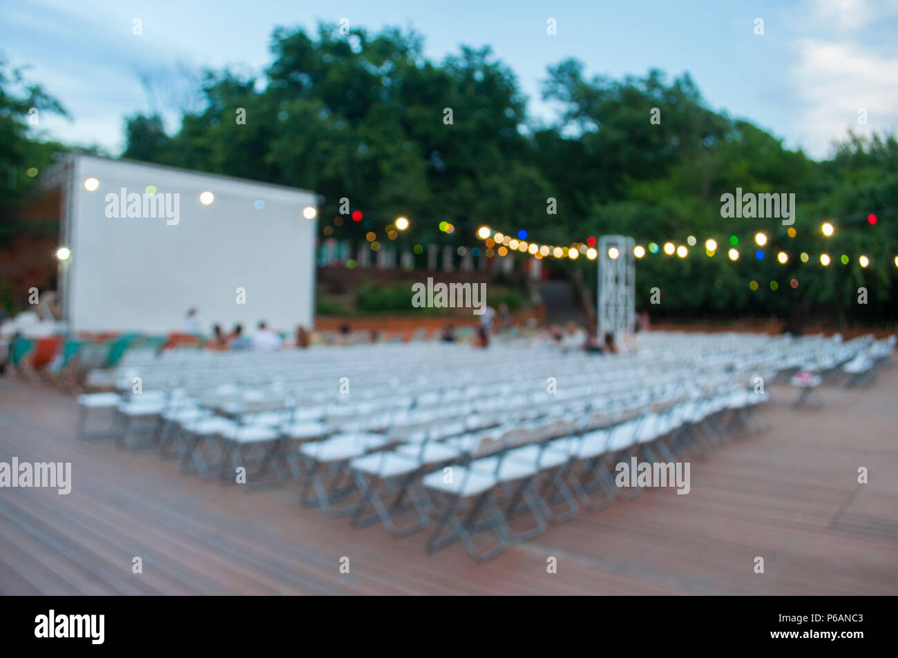 Schönes Bokeh Hintergrund des Festivals in der Green City Park. Stockfoto