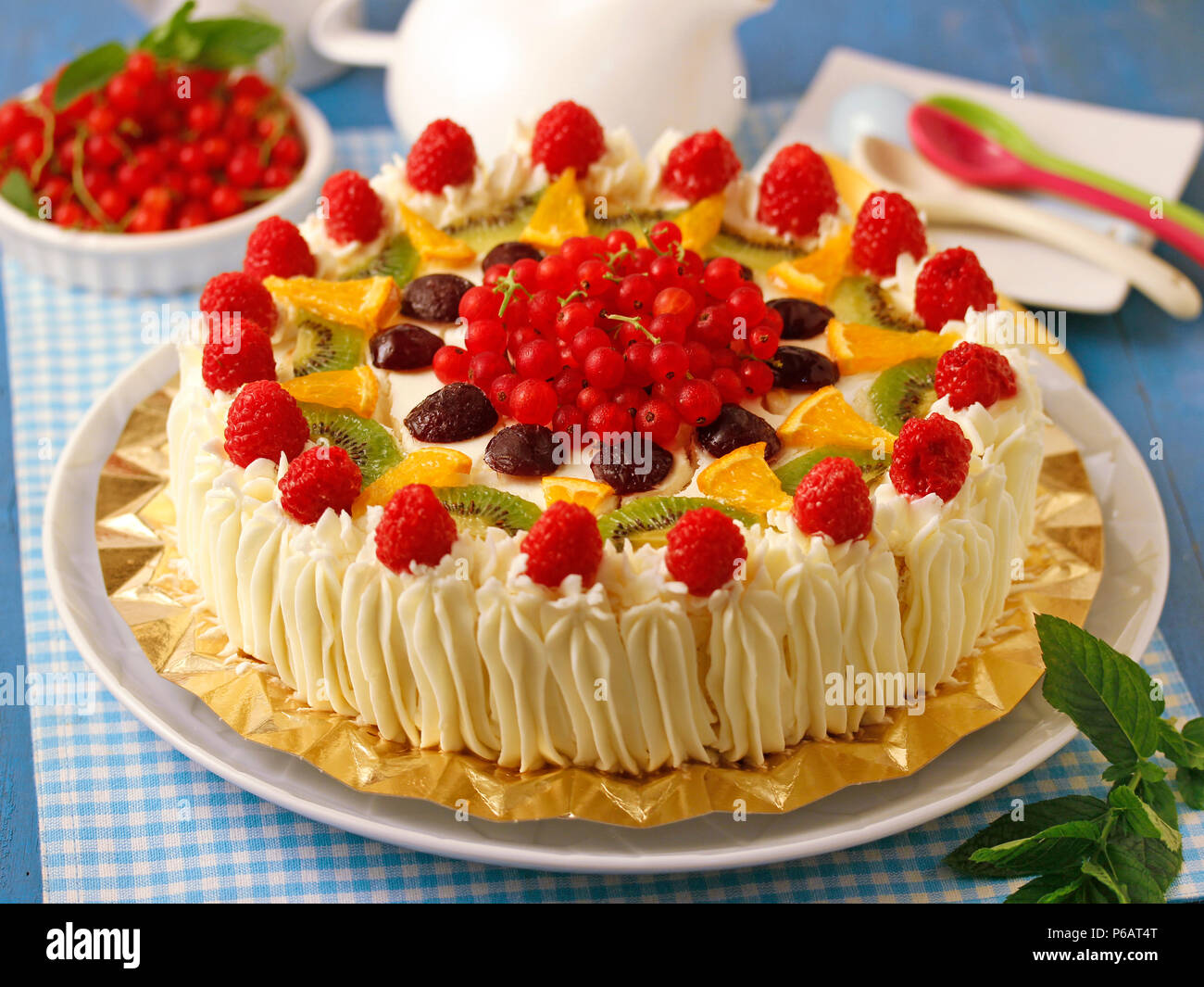 Sahne torten Stockfotos und -bilder Kaufen - Alamy Sahne torten Stockfotos und -bilder Kaufen - Alamy