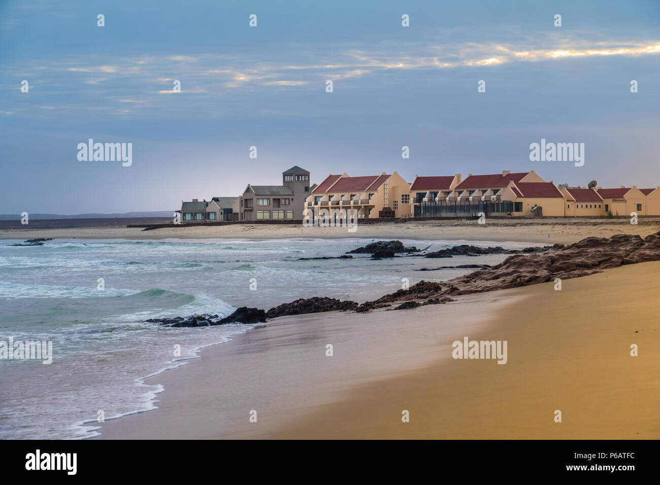 Cape Cross (Kaap Kruis, Kreuzkap, Cabo da Cruz), einer kleinen Landspitze im südlichen Atlantik in der Skelettküste, Western Namibia, nördlich von Hentiesbaai und S Stockfoto