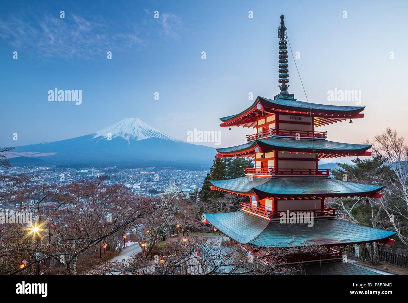 Japan, Fujiyoshida Stadt Churieto Pagode, Mount Fuji Stockfoto