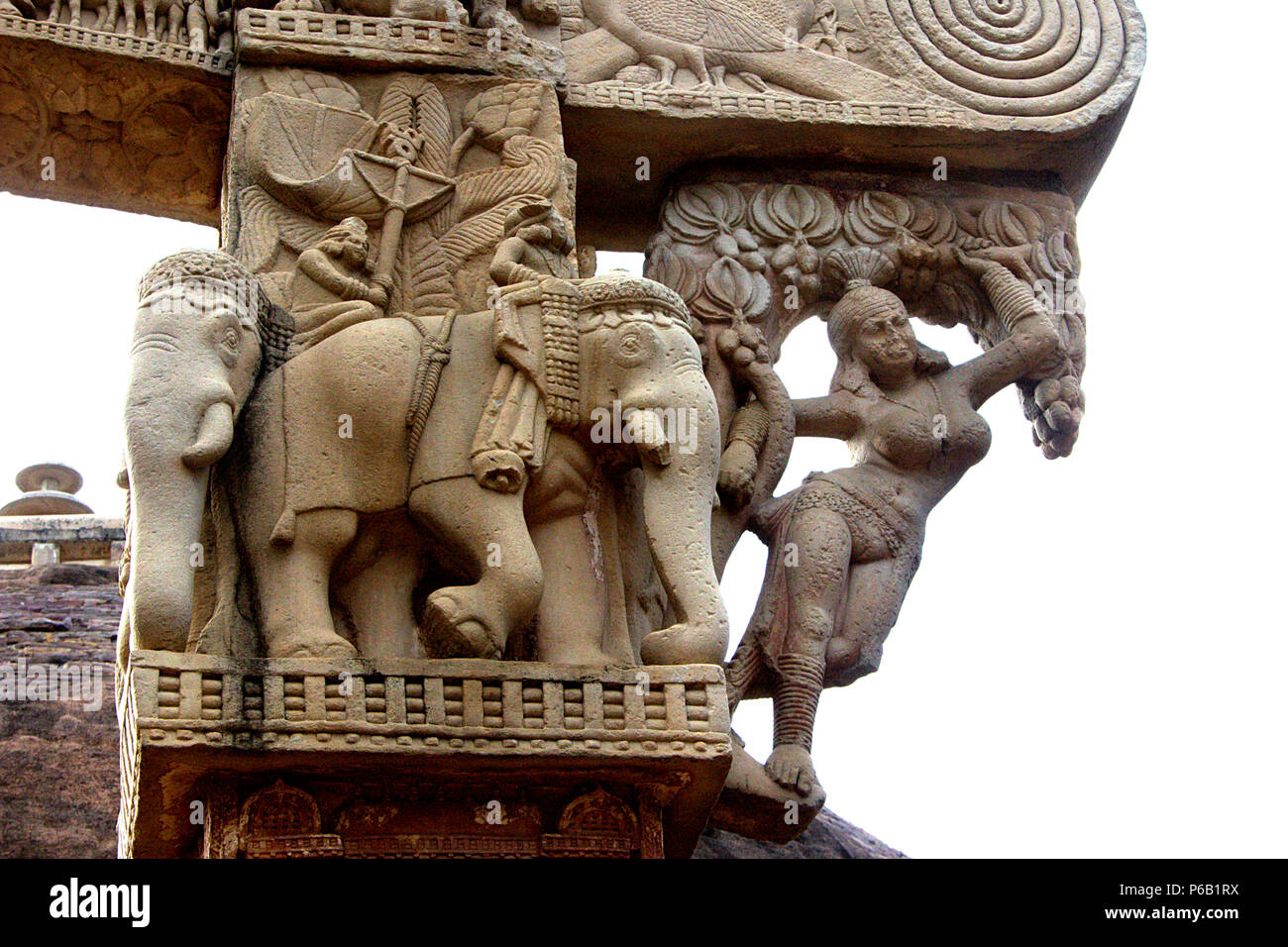 Detail von Carven auf Osten Gateway der Stupa 1 bei Sanchi, in der Nähe von Bhopal, Madhya Pradesh, Indien, Asien Stockfoto