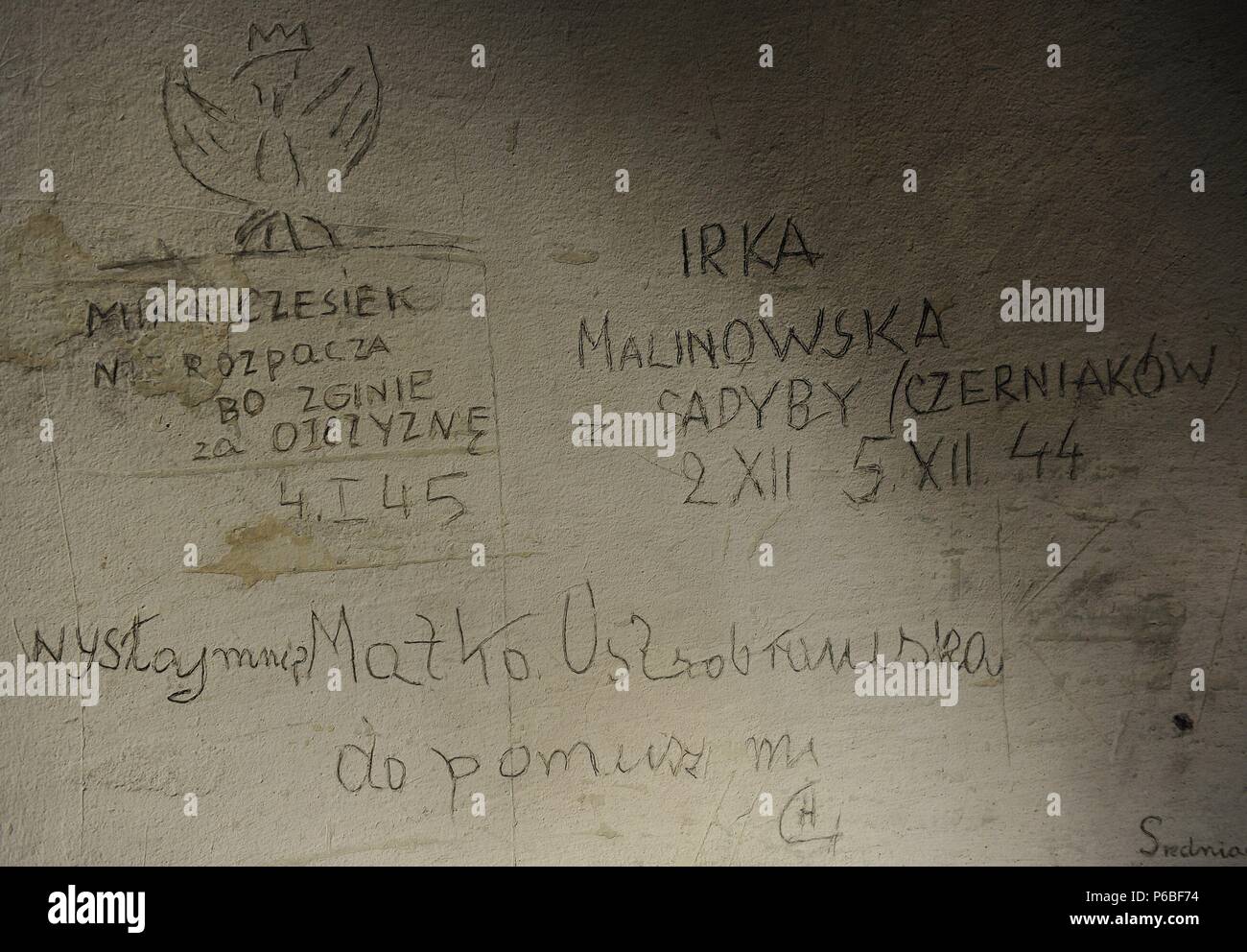 Polen. Krakau. Gestapo Museum. Inschrift auf den Wänden,__ durch die Häftlinge. Im Inneren. Stockfoto