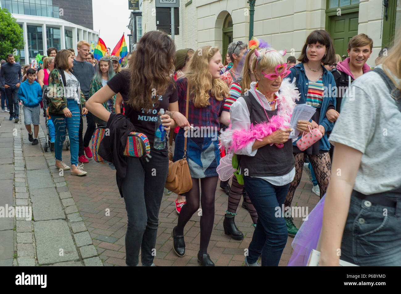 Der erste Gay Pride Parade in Canterbury, Kent, Großbritannien Stockfoto