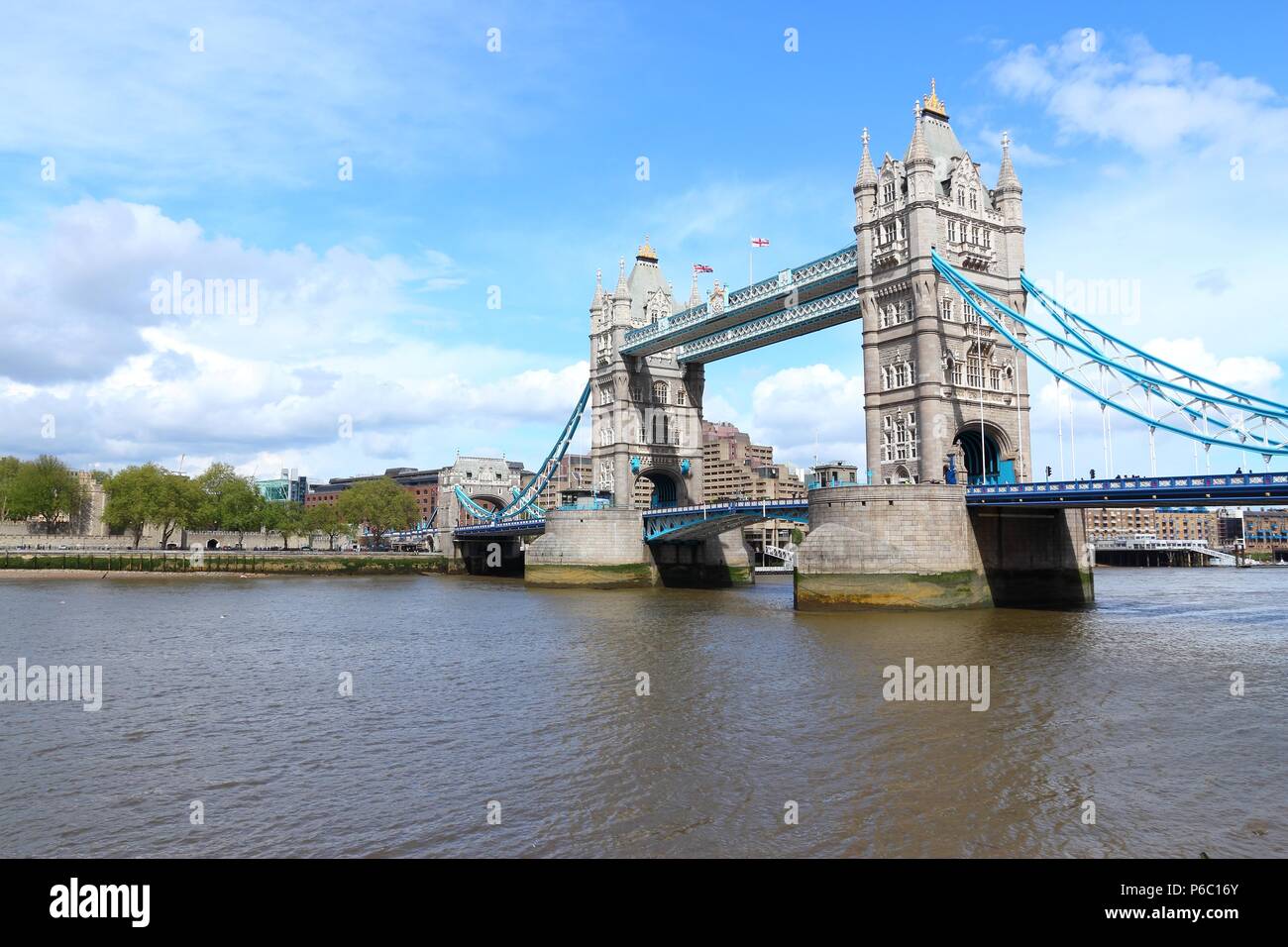 London, Vereinigtes Königreich - berühmte Tower Bridge. Alte Wahrzeichen. Stockfoto