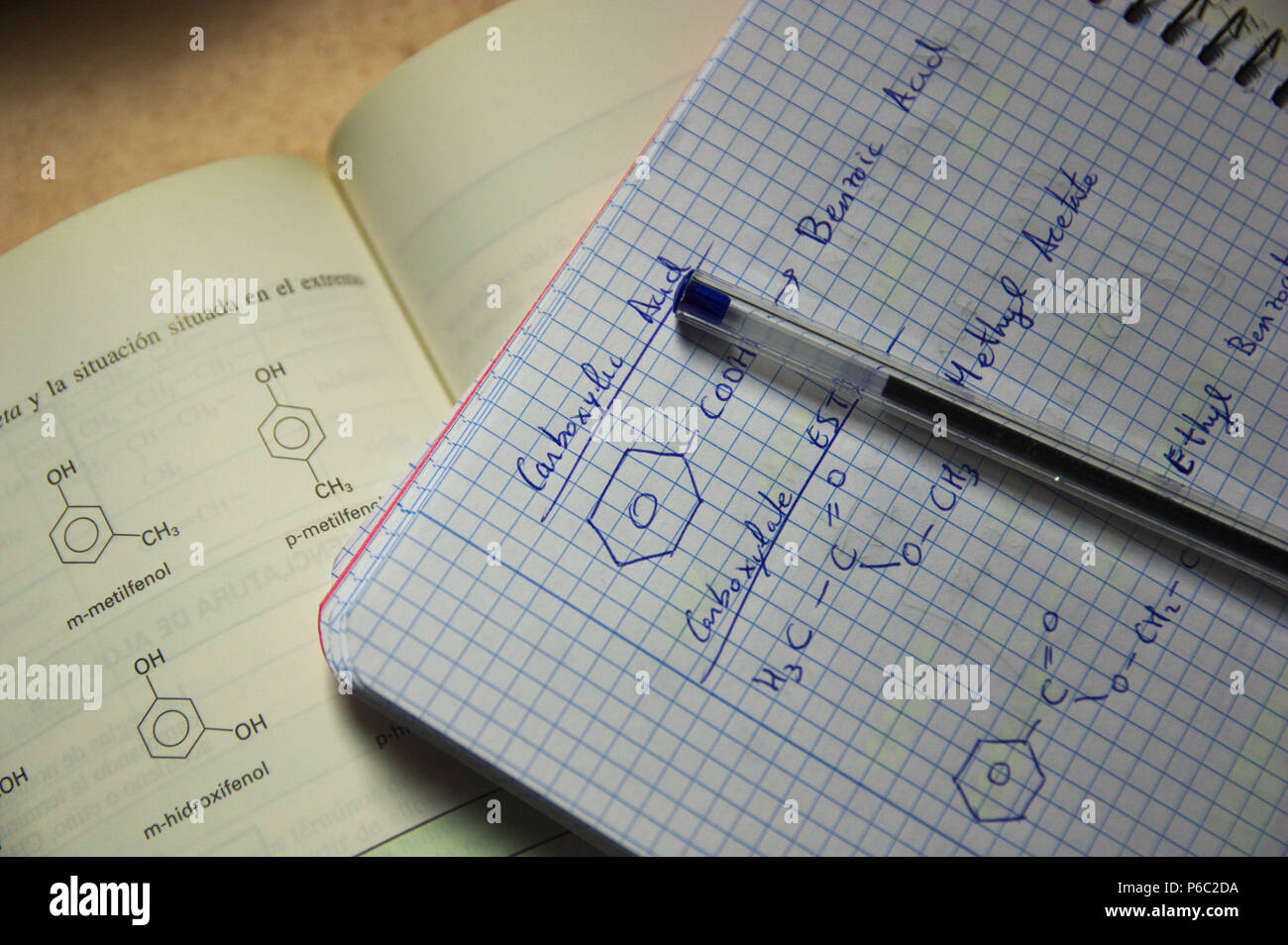 Formeln der organischen Chemie in der Klasse notebook. Stockfoto