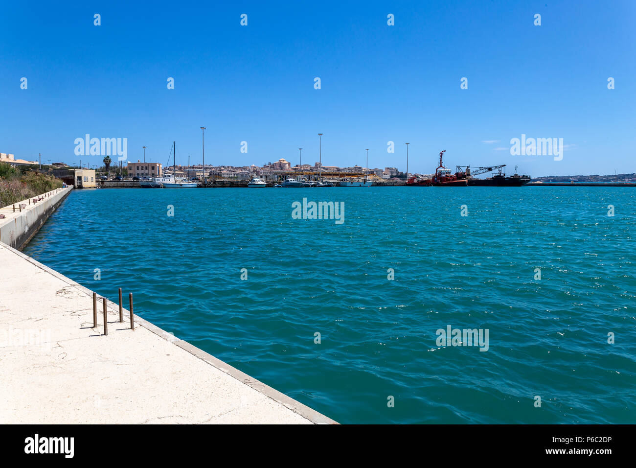 Blick auf den kleinen Hafen von Syrakus Stockfoto