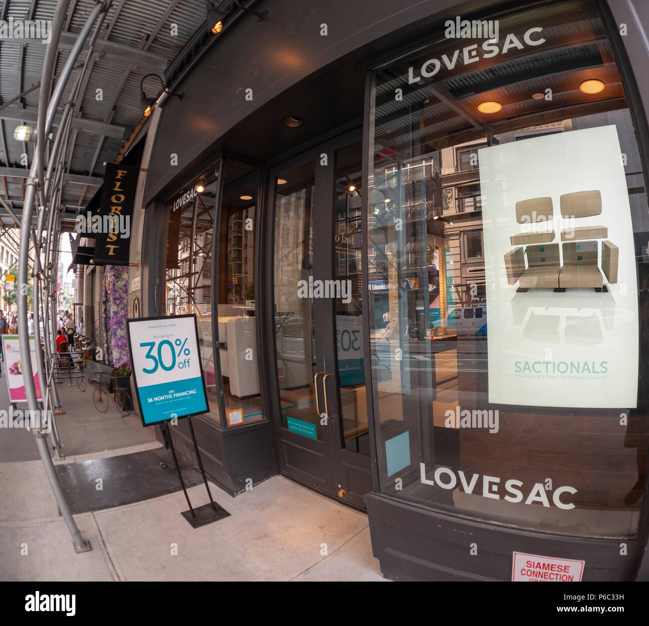 Eine Lovesac Möbel Händler Store im Flatiron Viertel in New York am Montag, 18. Juni 2018. Die premium Möbel Einzelhändler, die in 1998 gegründet wurde angekündigt, ein Börsengang Planung auf 42 Millionen $ anzuheben. (Â© Richard B. Levine) Stockfoto