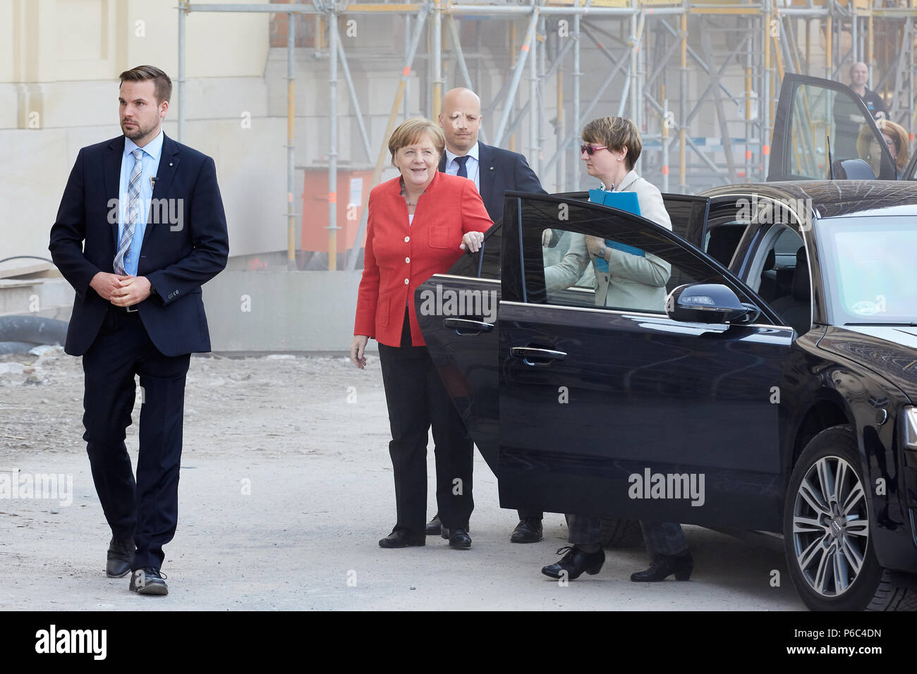Berlin - Bundeskanzlerin Angela Merkel auf der Baustelle des Humboldt-forums. Stockfoto