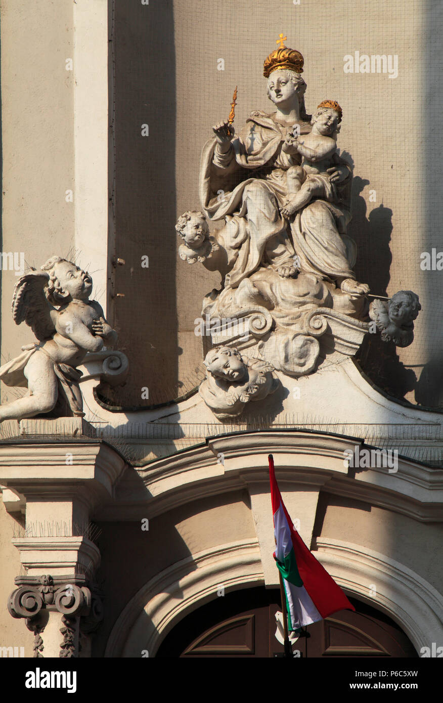 Ungarn, Budapest, Innerstädtische St. Michael Kirche, Statuen, Stockfoto