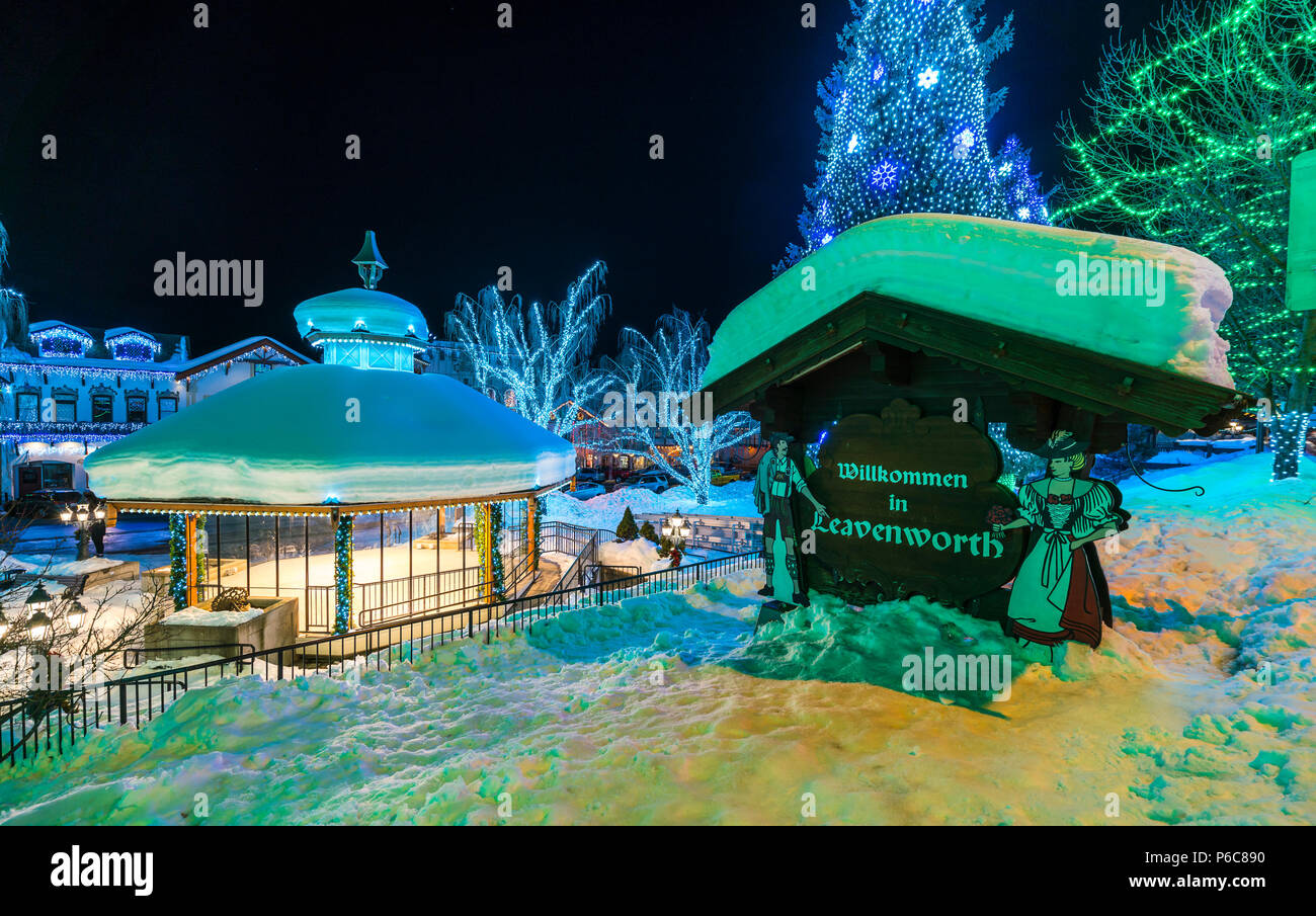 Leavenworth, Washington, USA. -02/14/16: schöne Leavenworth mit Beleuchtung Dekoration im Winter. Stockfoto