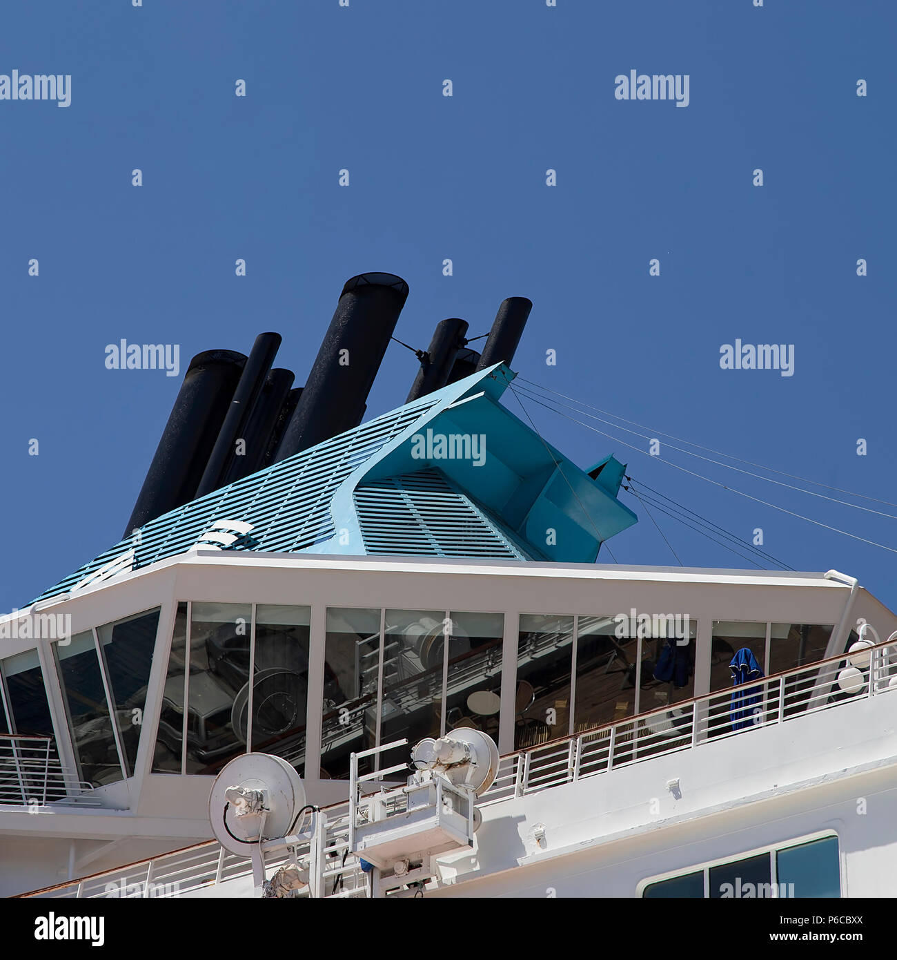 Nahaufnahme des Schiffes Büchsen Schornstein. Foto Stockfoto