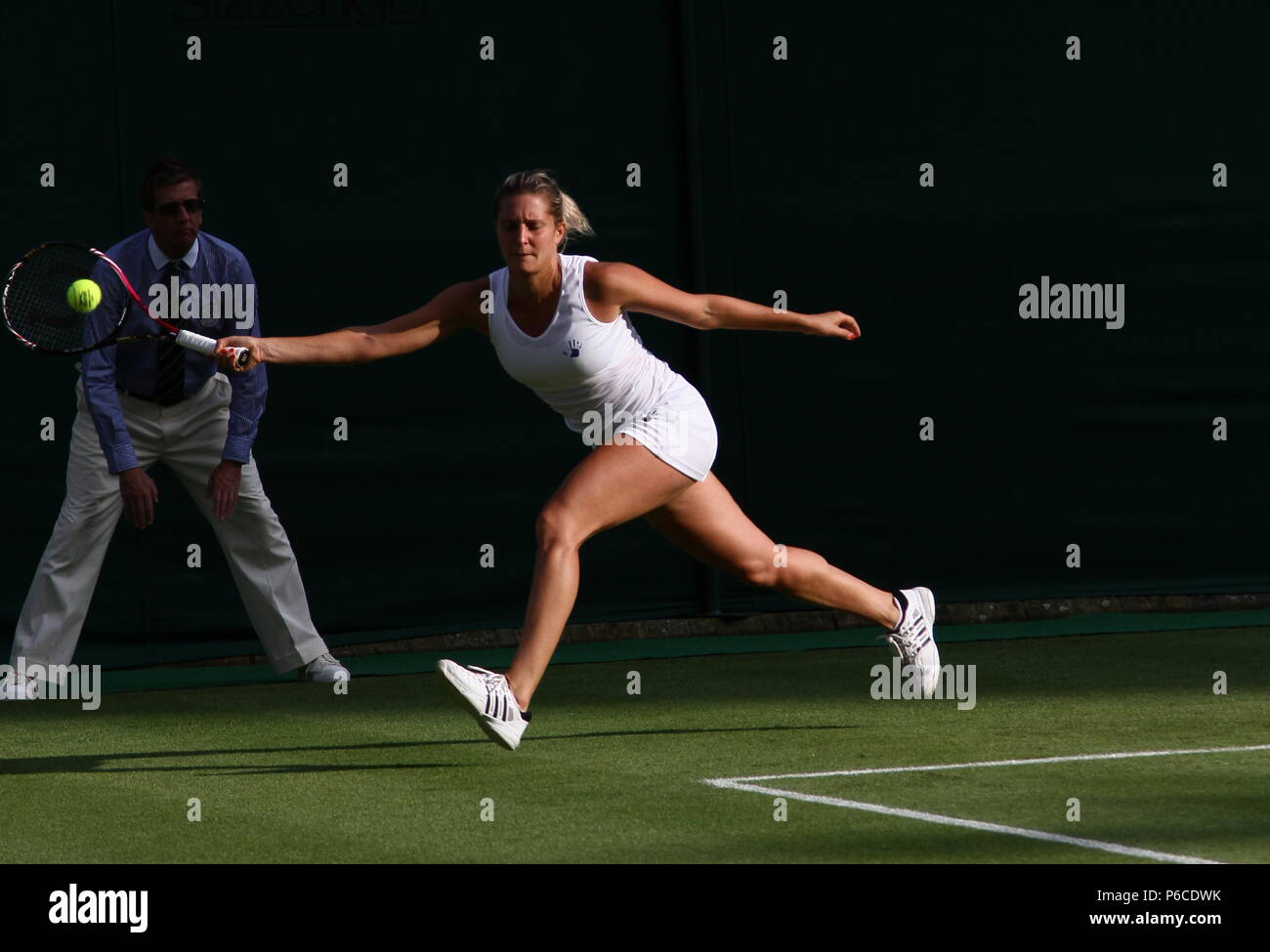 Wimbledon Tennis Championships in Spielen mit Maria Elena Camerin Damen Einzel Turnier. Stockfoto