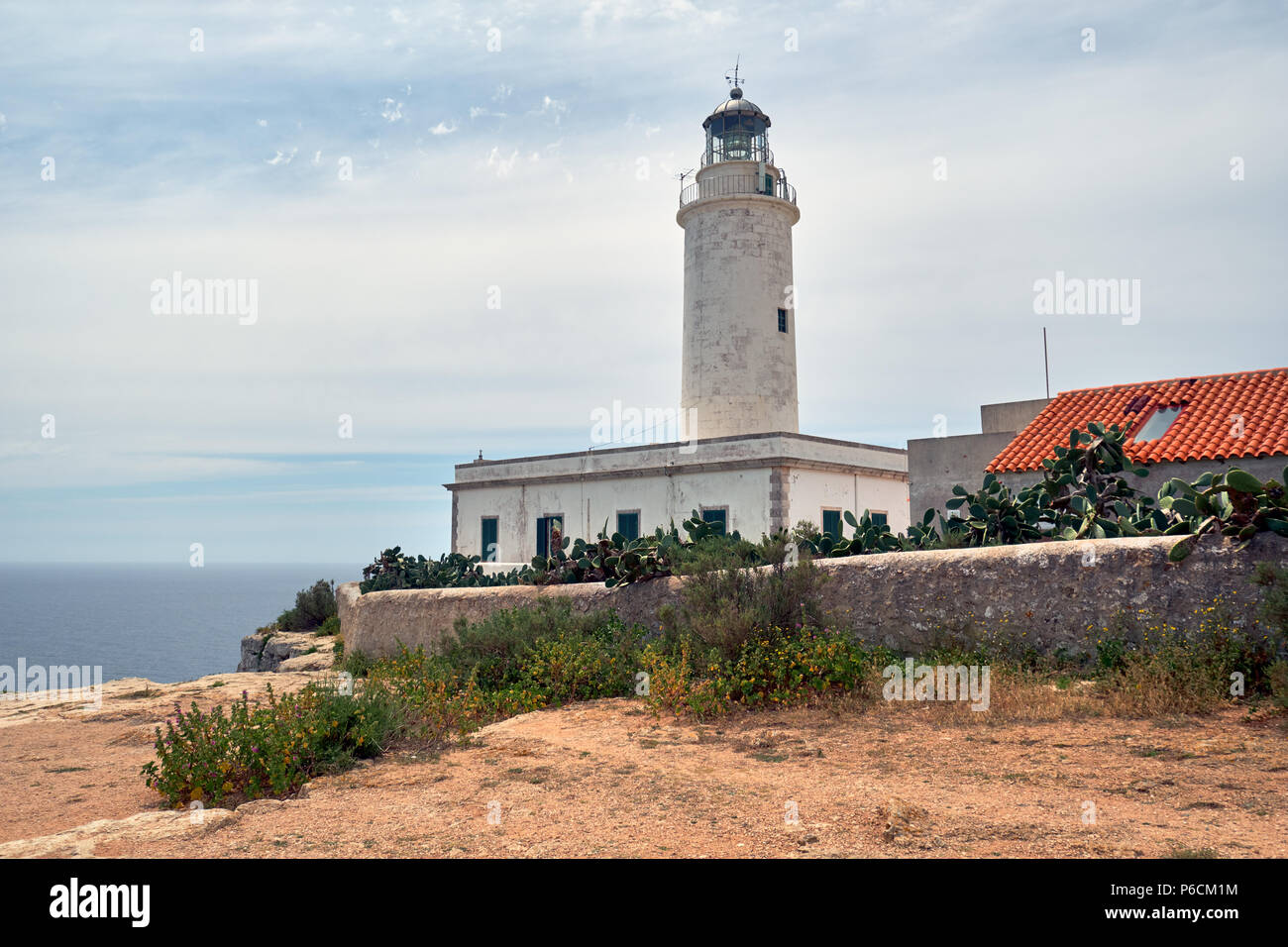 La Mola Leuchtturm der Insel Formentera. Dieser Leuchtturm ist berühmt, weil, so die Legende, es inspirierte Julio Verne für seine Romane "Hécto Stockfoto