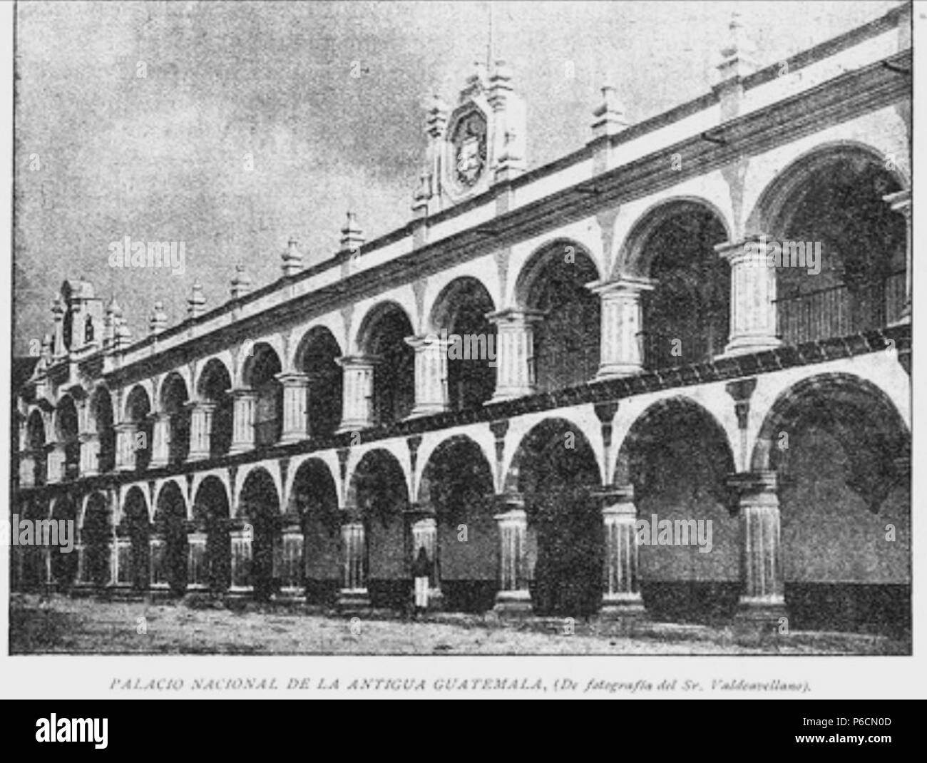 Español: Palacio de Los Capitanes Generales recién reconstruido. Revista Ilustrada Guatemala, 1892. 1893 50 GuatemalaIlustrada 1892 02. Stockfoto