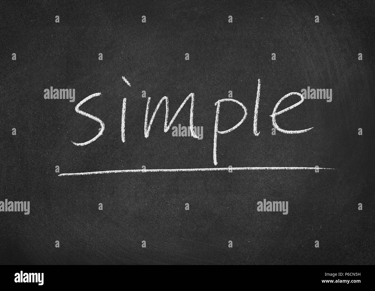 Einfaches Konzept Wort auf einer Tafel Hintergrund Stockfoto
