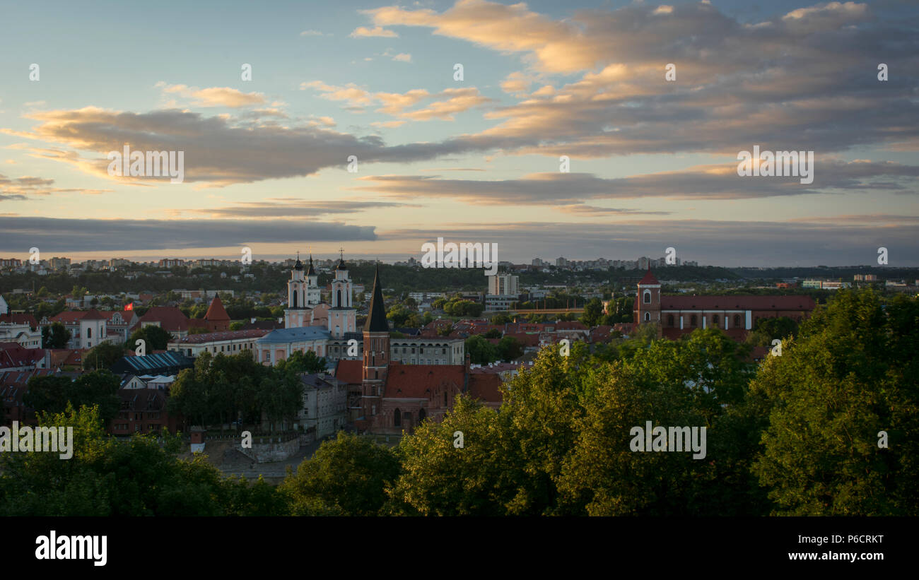 Stadt Kaunas während des Sonnenuntergangs. Stockfoto