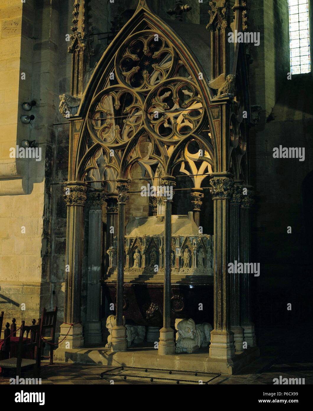 PEDRO III El Grande. REY DE ARAGON 1240-1285. SEPULCRO DEL REY DE LA Iglesia del Monasterio de Santes Creus (Tarragona). OBRA DEL MAESTRO BARTOMEU. Stockfoto