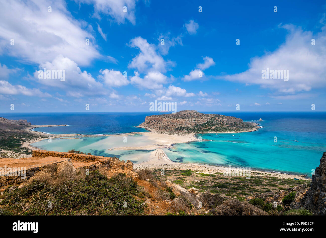 Tolle Aussicht von der Spitze des Balos Lagune. Die exotischen Strand mit kristallklarem Wasser und die einzigartige Landschaft ist eine der beliebtesten Reiseziele in Kreta Stockfoto