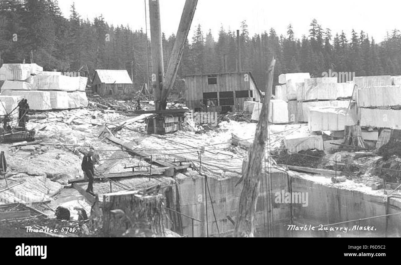 . Englisch: Marmorsteinbruch, unbekannter Ort, Ca. 1912. Englisch: Legende auf Bild: Steinbruch, Alaska PH-Coll 247.835 Probanden (LCTGM): Marmor Steinbruch - Alaska; Marmor; Männer - Alaska Themen (LCSH): Marmor Industrie und Handel - Alaska. ca. 1912 62 Steinbruch, unbekannter Ort, ca 1912 (THWAITES 383) Stockfoto