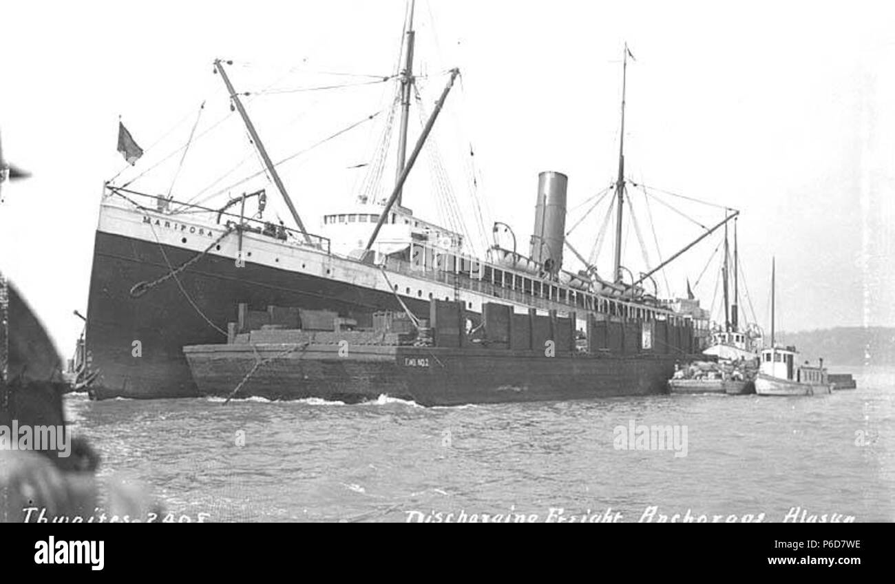 . Englisch: Entladen der Fracht aus dem Dampfgarer MARIPOSA, Anchorage, Ca. 1915. Englisch: Legende auf Bild: Entladen Fracht, Anchorage, Alaska PH-Coll 247.470 Probanden (LCTGM): Mariposa (Schiff); Kähne - Alaska - Anchorage; Schlepper - Alaska - Anchorage Themen (LCSH): Be- und Entladung - Alaska - Anchorage, Fracht und Fracht - Alaska - Anchorage; Dampfschiffe - Alaska - Anchorage. ca. 1915 79 Entladen der Fracht aus dem Dampfgarer MARIPOSA, Anchorage, ca 1915 (THWAITES 155) Stockfoto