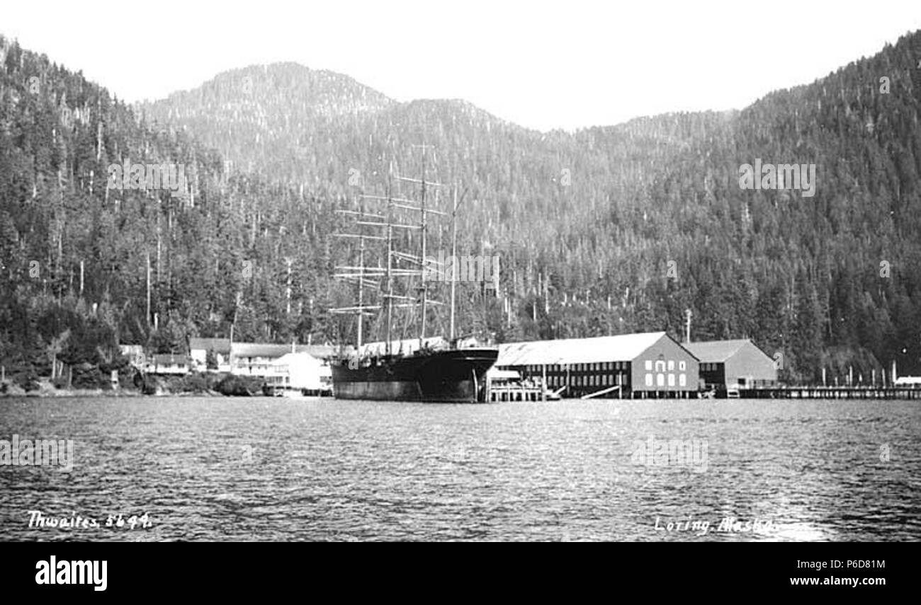 . Englisch: Blick auf Loring aus dem Wasser, Ca. 1912. Englisch: Legende auf Bild: Loring, Alaska PH-Coll 247.814 Naha Bucht rückt die west Küste von revillagigedo Insel. Ein tlingit Name bedeutet "Land des entfernten Seen', Naha Bucht ist der endgültige Ausgang für eine Kette für sechs Seen mit Roosevelt Lagune. Dieser See produziert einen Durchlauf von sockeye Lachse, die eine saltery 1883 begann, durch die Alaska Lachs Verpackung und Fell. Der Großteil der Arbeiten wurde in einem Lager in der Nähe der Abflussöffnung Roosevelt Lagune. Der Ort genannt Loring und den Namen in 1885, als zur offiziellen Stockfoto