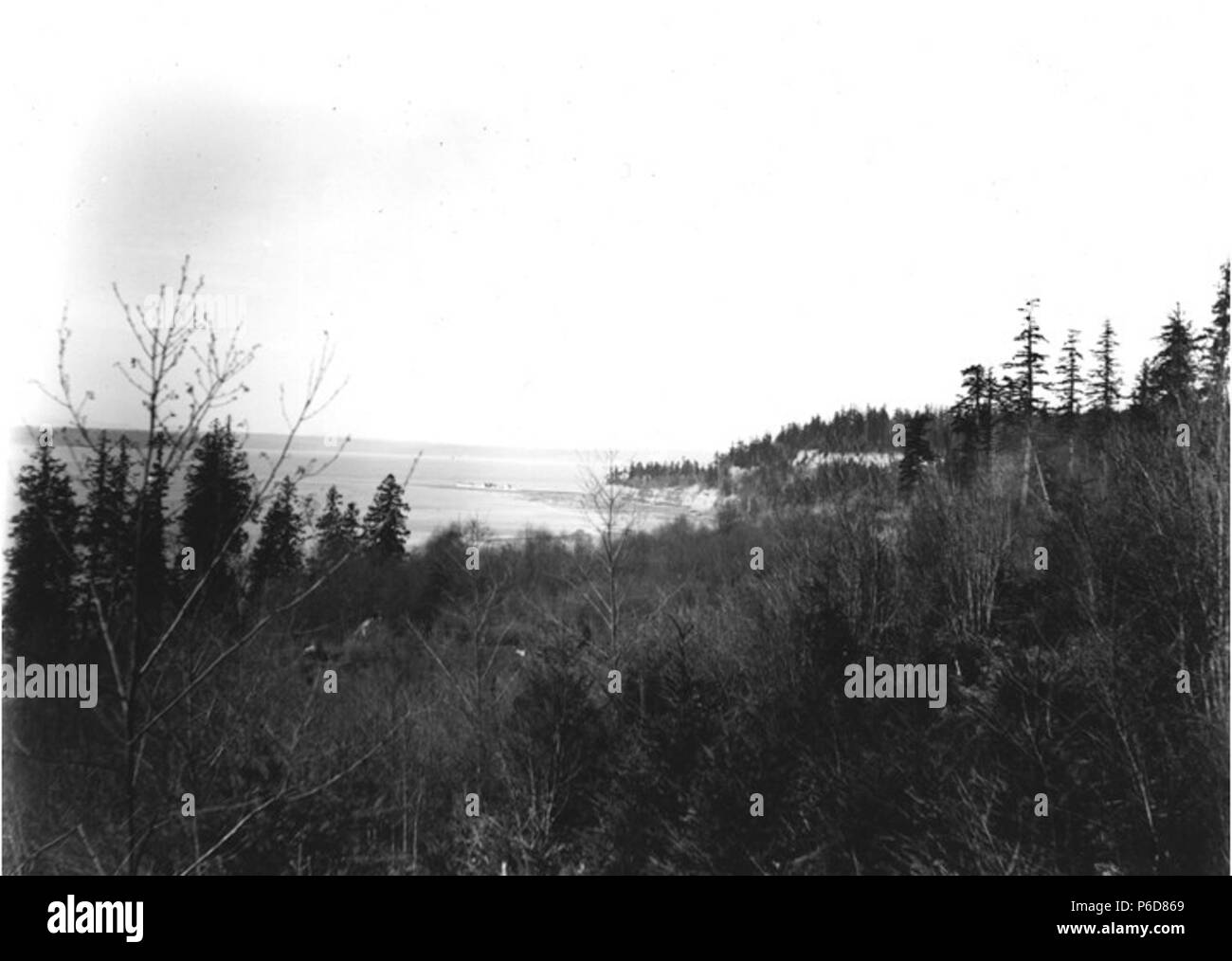 . Englisch: West Point Lighthouse an der Basis der Magnolia Bluff von Fort Lawton, Washington, März 26, 1899 gesehen. Englisch: Text von Kiehl anmelden: West Point Light - von Schwestern. März 26, 1899. Themen (LCSH): West Point Light (Seattle, Washington); Leuchttürme - Washington (State) - Seattle; Magnolia (Seattle, Washington); Fort Lawton (Seattle, Washington) Die Klippen, von denen diese Blicke sind jetzt Teil von Discovery Park, Seattle. Die in der Nähe von Gewässern sind Elliott Bay; weiter aus dieser reicht über die Bucht Puget Sound. . 26 März 1899 80 West Point Lighthouse an der Basis der Magnolia Bluff von Fort Lawton gesehen Stockfoto