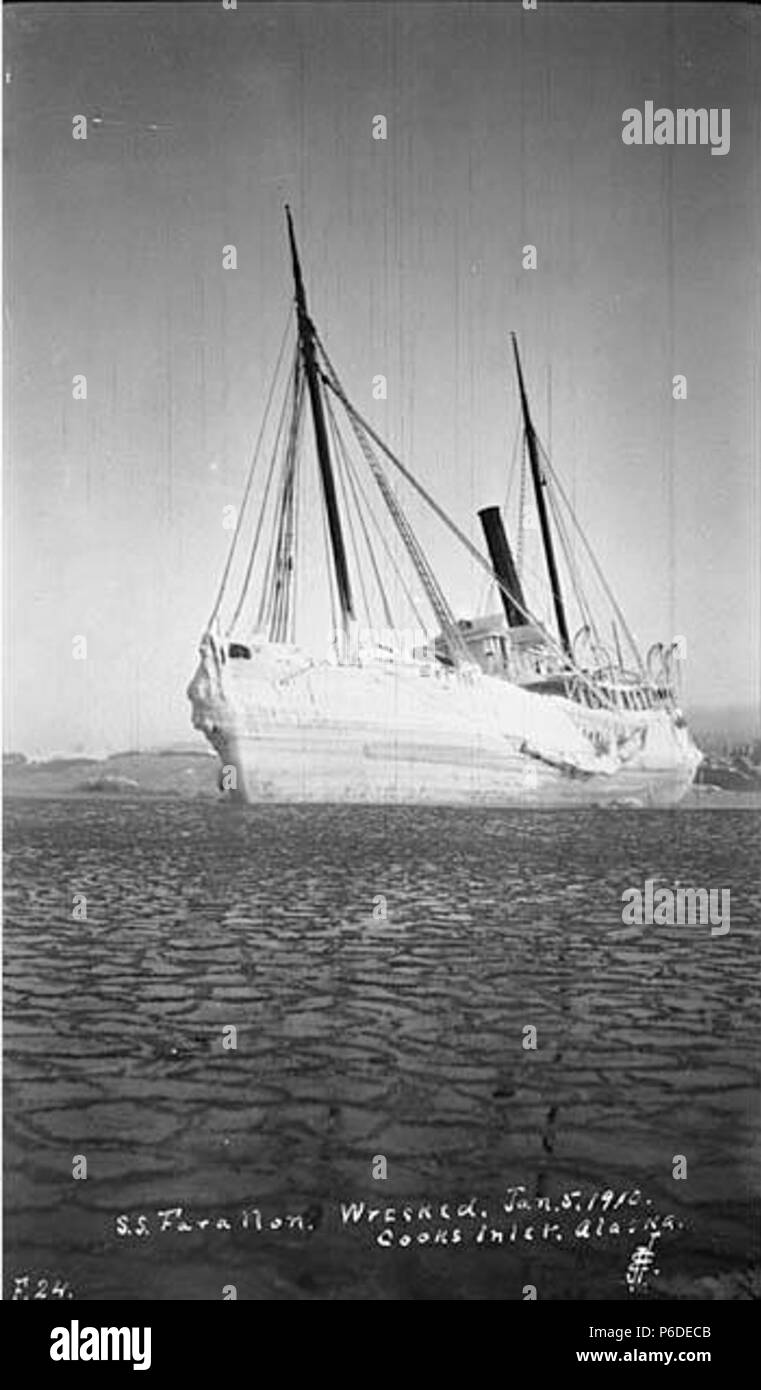 . Englisch: FARALLON in Eis vier Wochen nach dem Wrack, Iliamna Bay, Januar 1910. Englisch: Die Alaska Steamship Co. Dampf schoner Farallon, serviced südöstlichen Alaska in Iliamna Bay am 5. Januar 1910 zerstört wurde. John Thwaites war unter den Schiffbrüchigen Passagiere. Bildunterschrift auf Bild: S.S. Farallon, Jan. 5, 1910 zerstört, Köche Einlass, Alaska PH-Coll 247.106 Probanden (LCTGM): Farallon (Schiff); Frachtschiffe - Alaska; Schiffswracks - Alaska; Eis - Alaska; Iliamna Bay (Alaska); Buchten (Gewässer) - Alaska; Alaska Steamship Co - - Ausrüstung & Zubehör - Alaska Themen (LCSH): Dampfschiffe -- Alask Stockfoto