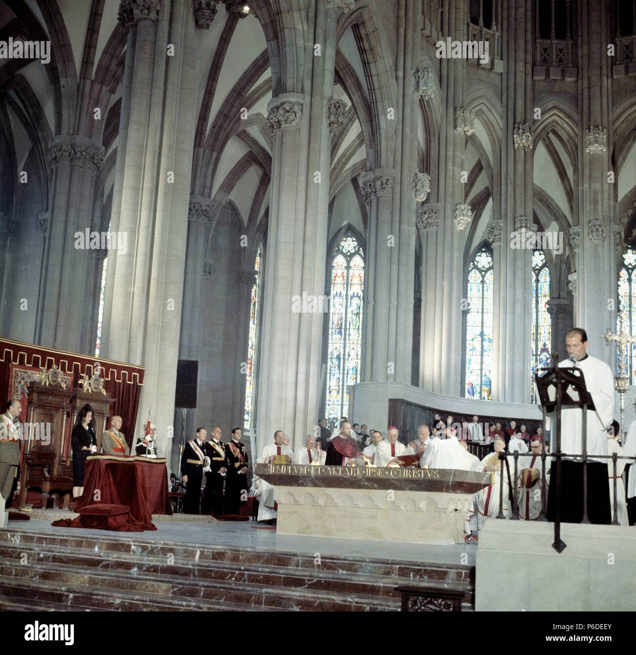 FRANCO Bahamonde, Francisco. MILITAR Y POLITISCH ESPAÑOL. EL FERROL 1892-1975. JEFE DE ESTADO ESPAÑOL 1937-1975. INAGURACION DE LA NUEVA CATEDRAL DE VITORIA, AÑO 1969. Stockfoto