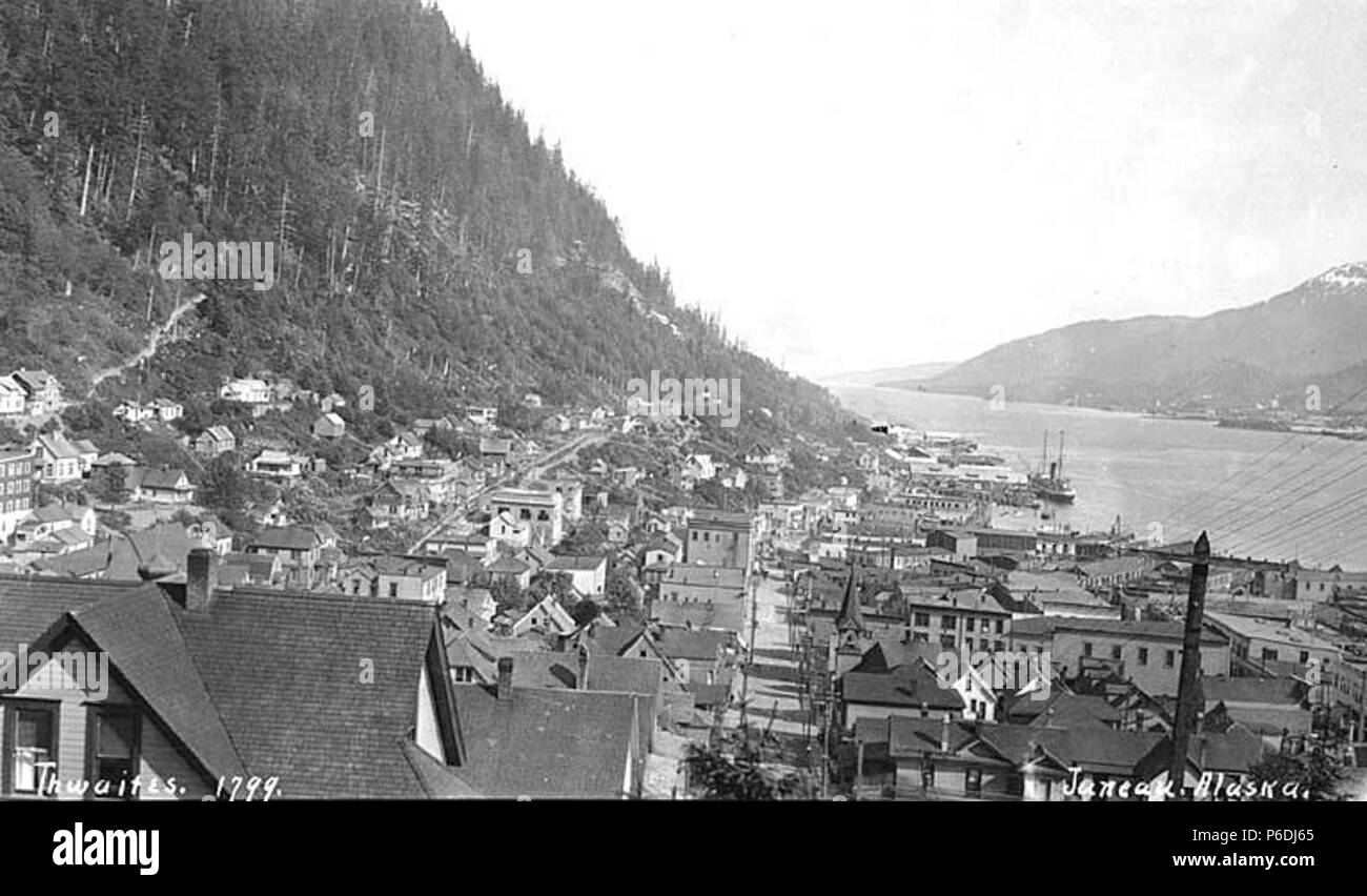 . Englisch: Juneau, Vogelperspektive, Ca. 1912. Englisch: Legende auf Bild: Juneau, Alaska PH-Coll 247.430 auf dem Festland der Southeast Alaska, Juneau war im Herzen der Inside Passage entlang der Gastineau Kanal gebaut. Die Gegend war ein Fish Camp für die indigene Tlingit Indianer. Im Jahr 1880, fast 20 Jahre vor dem Goldrausch zu den Klondike und Nome, Joe Juneau und Richard Harris wurden zu Gold Creek von Chief Kowee der Auk Stamm geführt. Sie fanden Mother Lode Ablagerungen vor, Ihre mining Claims abgesteckt, und entwickelte eine 160 Hektar große Incorporated Stadt, in der sie aufgerufen, Harrisburg, die brou Stockfoto