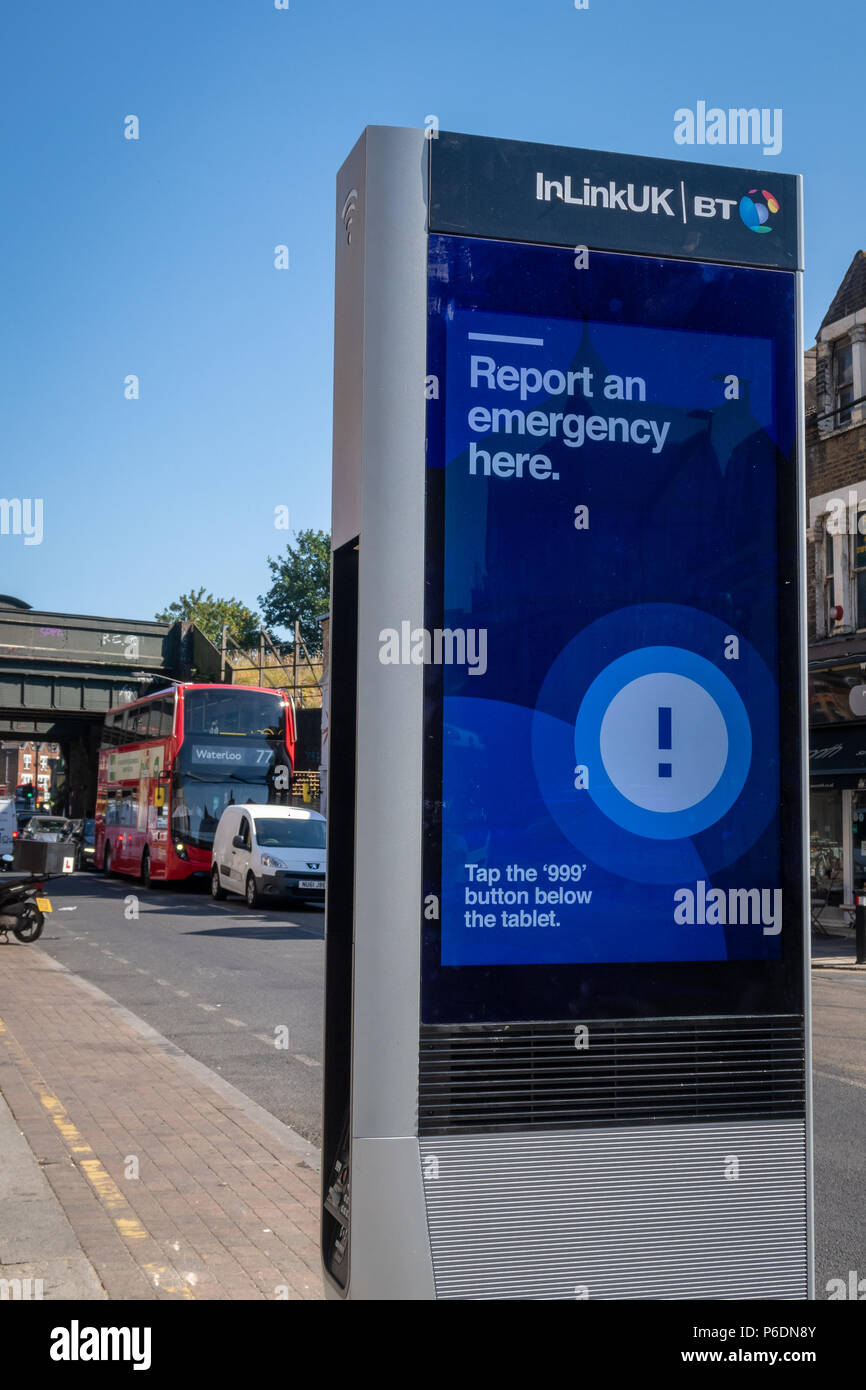 Earlsfield, London, UK. 29. Juni 2018. Eine neue InLinkUK Kiosk in Earlsfield, London - eine der 1.000 Münztelefon Ersetzungen in ganz Großbritannien. Diese InLink Stationen bieten ein sehr schnelles WLAN, gerät Lade- und Telefondienste. Credit: Milton Cogheil/Alamy leben Nachrichten Stockfoto