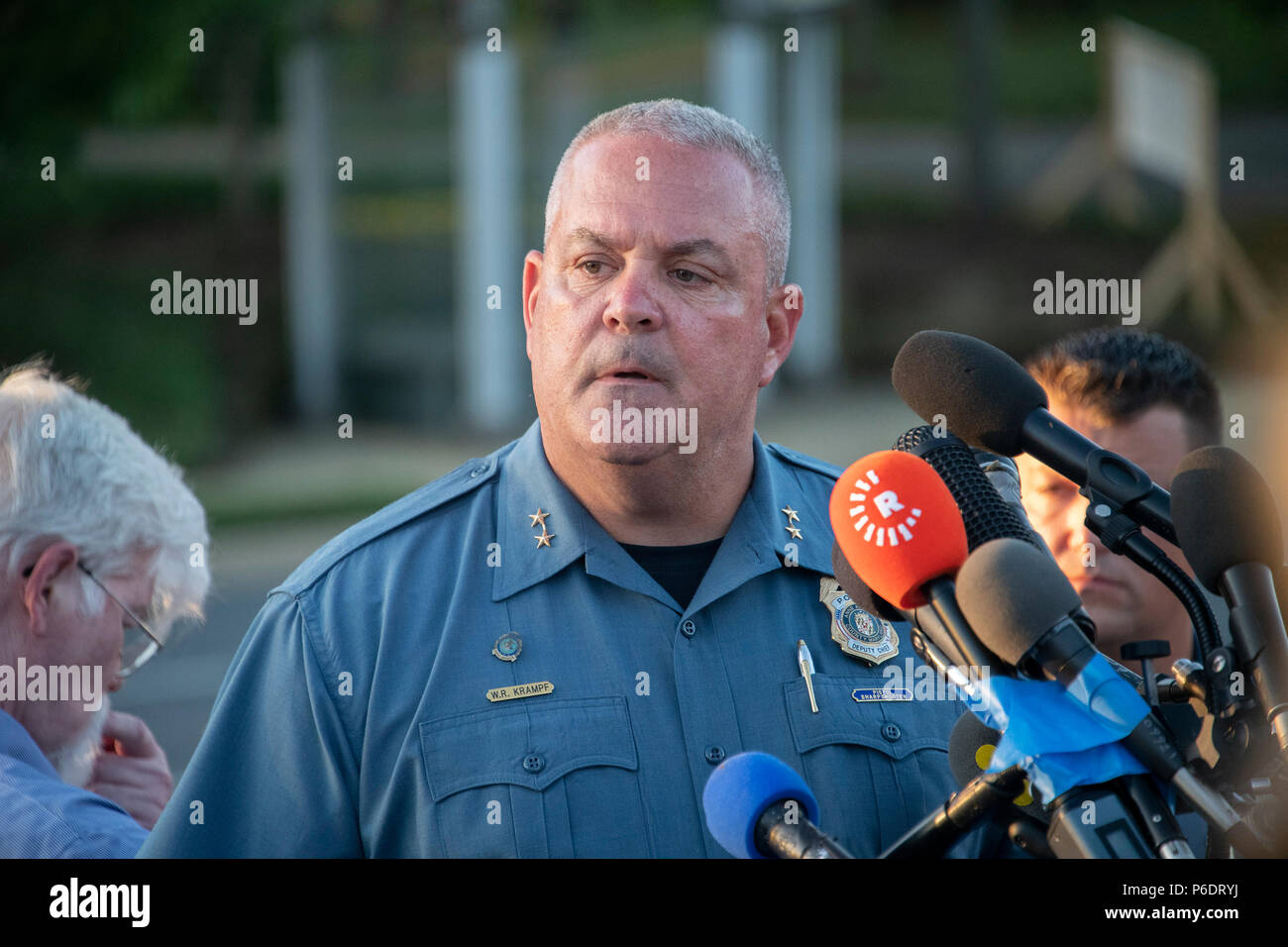 Anne Arundel County, Polizeichef William Krampf Updates die Medien auf der Crime Scene Investigation in 888 Bestgate Straße; Annapolis, Maryland, wo ein Shooter Brand in der Hauptstadt Zeitung Zeitung töten fünf Menschen verletzt geöffnet und viele andere am Donnerstag, 28. Juni 2018. Credit: Ron Sachs/CNP/MediaPunch (Einschränkung: Keine New York oder New Jersey Zeitungen oder Zeitschriften innerhalb eines 75-Meilen-Radius von New York City)/MediaPunch Stockfoto