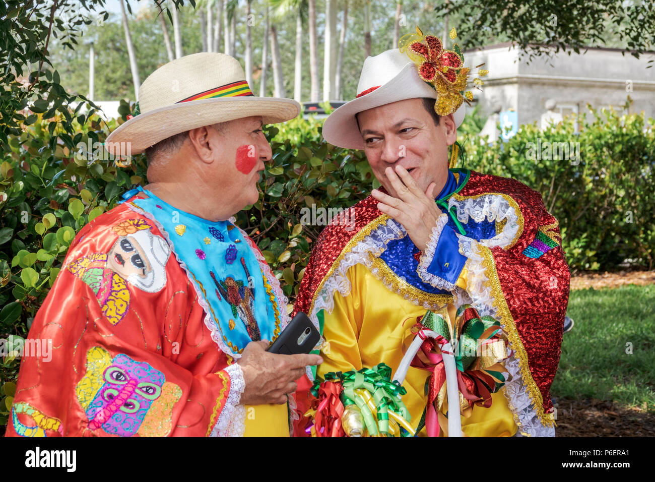 Florida, Coral Gables, Hispanic Cultural Festival, lateinamerikanische Tanzgruppe, Tänzer Performer, typische Kostüm, Baile del Garabato, Barranquilla Karneval f Stockfoto