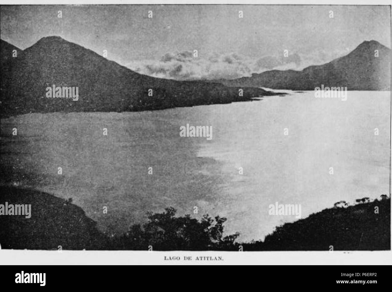 Español: Grabado del Libro Guatemala, das Land des Quetzal de William T. Brigham, Publicado en 1887. Lago de Atitlan en 1884. 1884 50 Guatemala Land des Quetzal, Brigham, 09. Stockfoto