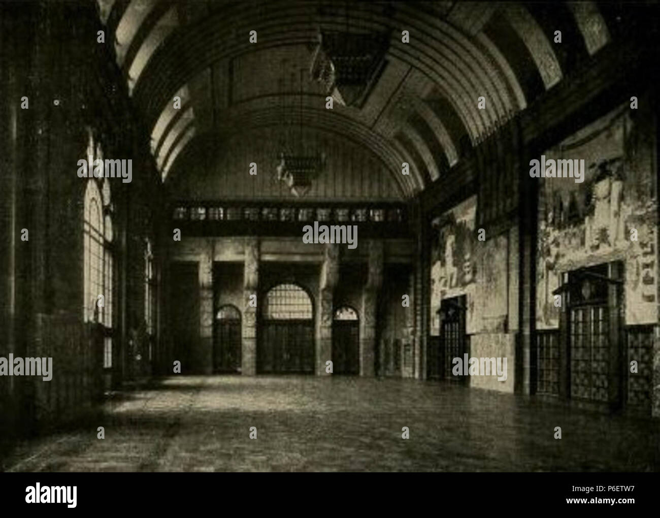 13 Der große Festsaal im Neuen Rathaus zu Hannover mit den Wandbildern von Fritz Erler, 1913 Stockfoto