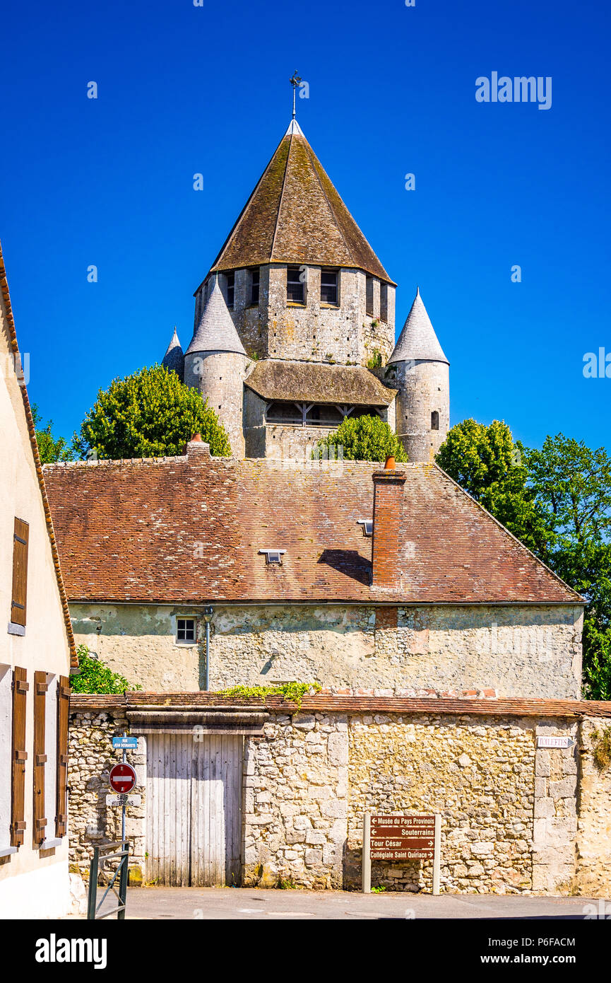 Caesar Turm, auch als La Tour Cesar bekannt, ist eine Burg aus dem 12. Jahrhundert in Provins, Frankreich Stockfoto