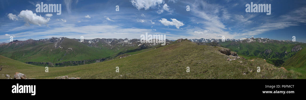 Blick entlang der herrlichen alpine Keskenkija Trek, Jyrgalan, Kirgisistan Stockfoto