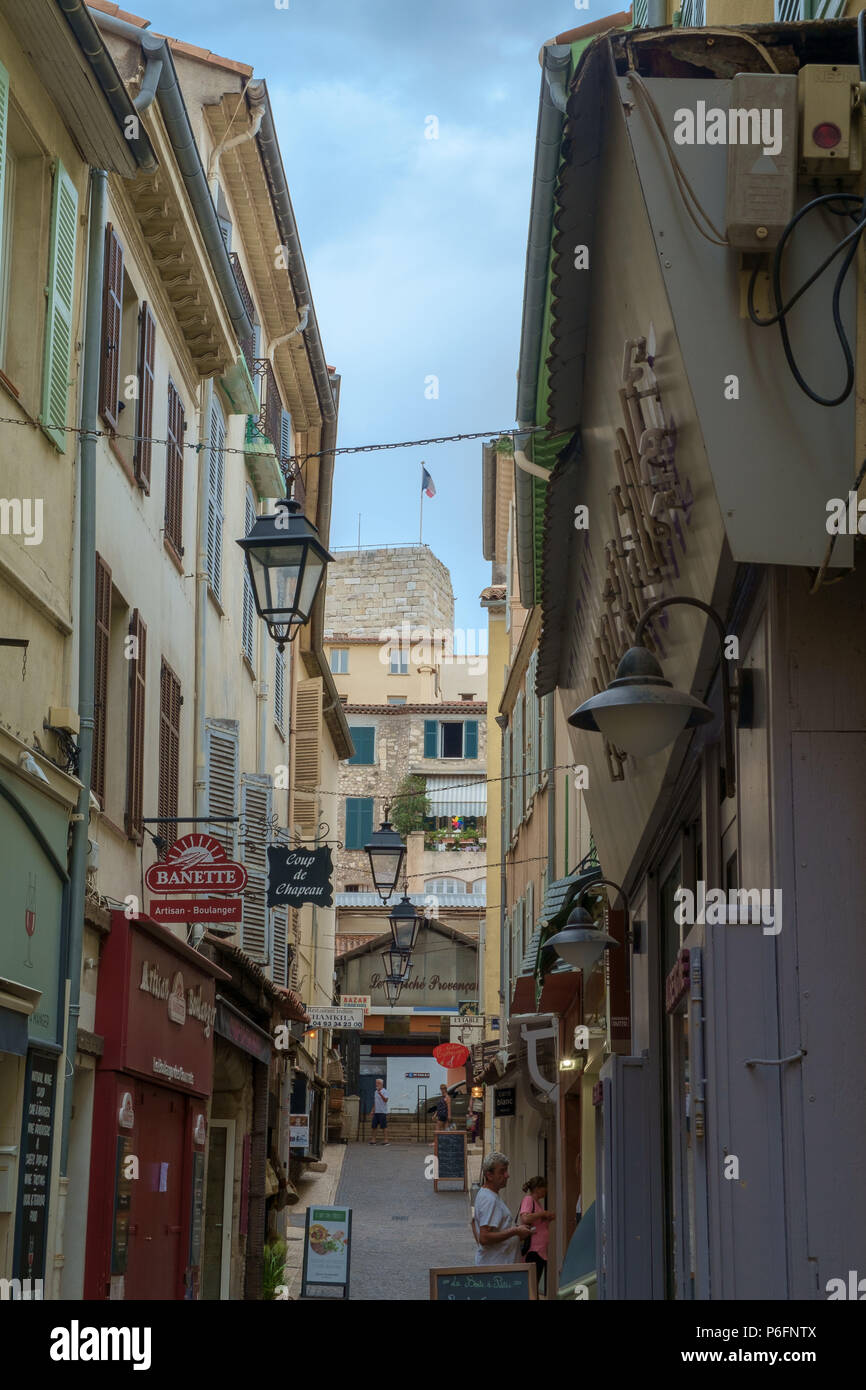 Straßen und Plätze der Altstadt von Antibes, Côte d'Azur, Frankreich. Stockfoto