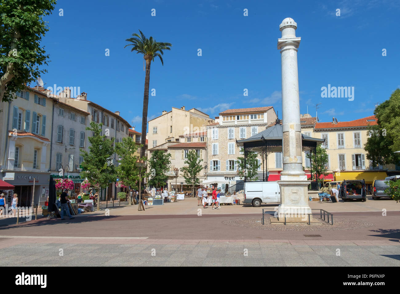 Straßen und Plätze der Altstadt von Antibes, Côte d'Azur, Frankreich. Stockfoto