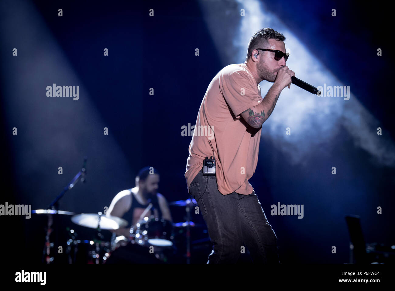 Neapel, Italien. 29 Juni, 2018. Silvano Albanese aka Coez, Sänger und Songwriter und Rapper Italiano in einem Konzert lang erwartete in Neapel an der Arena Flegrea an Laut Neapel Fest 2018. Credit: Massimo Solimene/Pacific Press/Alamy leben Nachrichten Stockfoto