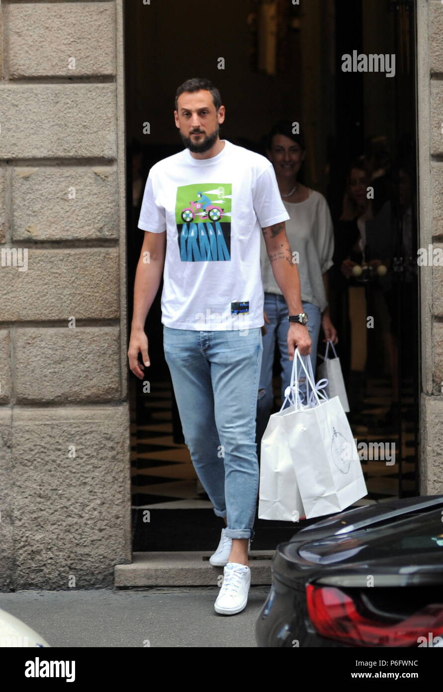 NBA-Star Marco Belinelli Shopping in Mailand, Italien Mit: Marco Belinelli Wo: Mailand, Italien Wann: 30. Mai 2018 Credit: IPA/WENN.com ** Nur für die Veröffentlichung in Großbritannien, den USA, Deutschland, Österreich, Schweiz ** verfügbar Stockfoto