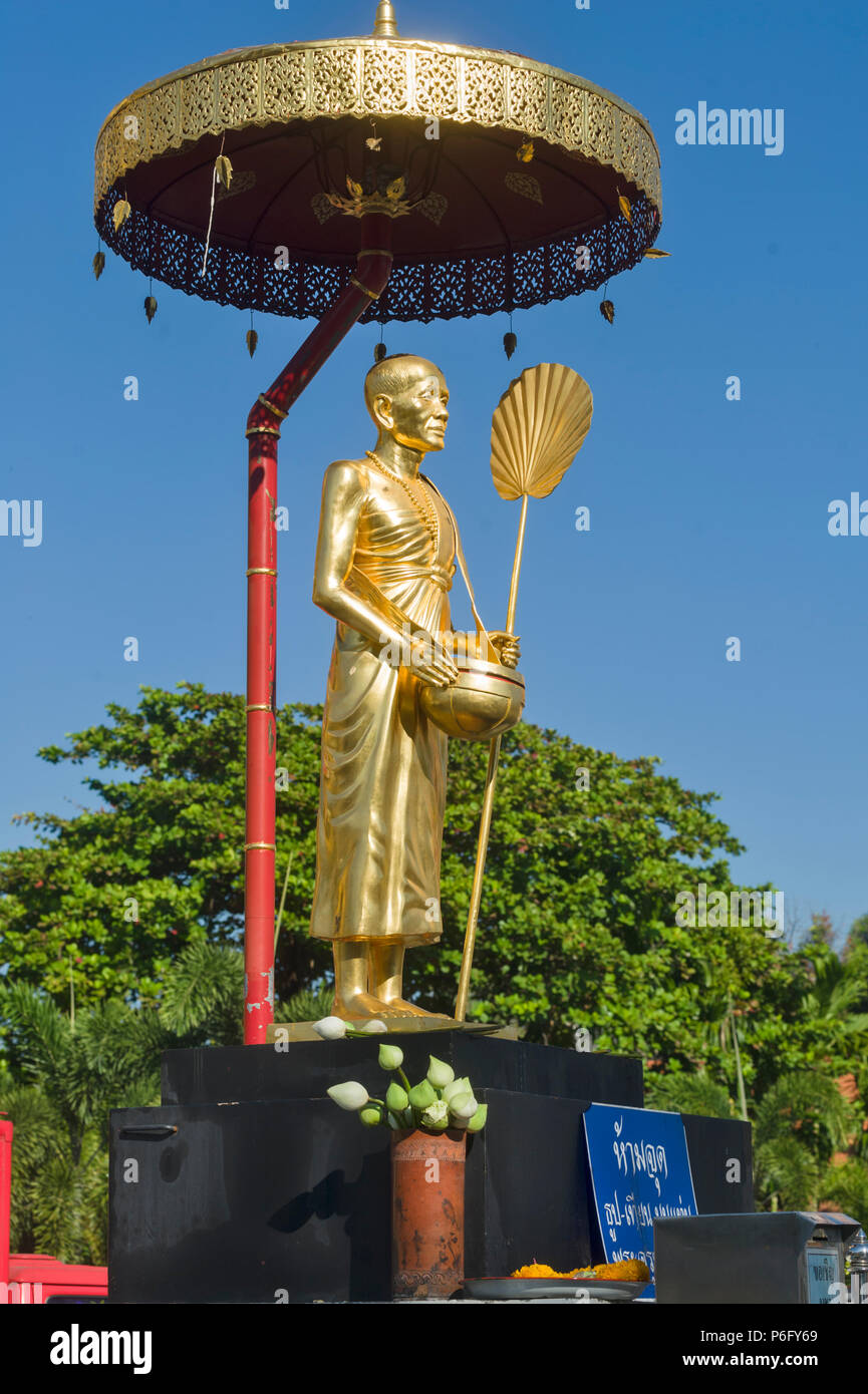 Thailand, Chiang Mai - November 31, 2012: Wat Suan Dok ist ein Tempel von Chiang Mai bekannt alten Reliquien des Buddha aus anderen Tempel zu Haus. Stockfoto