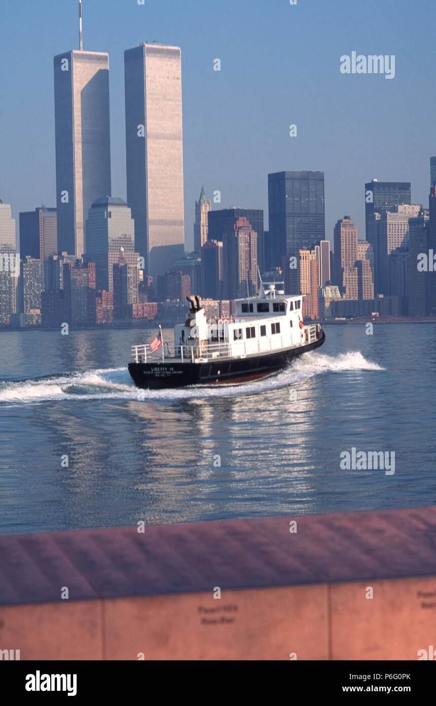 Vintage Bild Skyline von New York City, die die Twin Towers des World Trade Center, 1992, NYC, USA umfasst Stockfoto