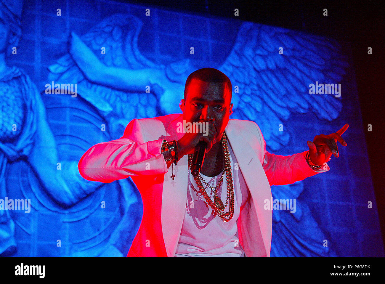 Kanye West an der Essenz Music Festival in New Orleans - Laa_Kanye West_28 Veranstaltung in Hollywood Leben - Kalifornien, Red Carpet Event, USA, Filmindustrie, Prominente, Fotografie, Bestof, Kunst, Kultur und Unterhaltung, Topix prominente Mode, Besten, Hollywood Leben, Event in Hollywood Leben - Kalifornien, Roter Teppich und backstage,, Kunst, Kultur und Unterhaltung, Fotografie, Anfrage tsuni@Gamma-USA.com, Musik Prominente, Musiker, Music Group, 2010 Stockfoto