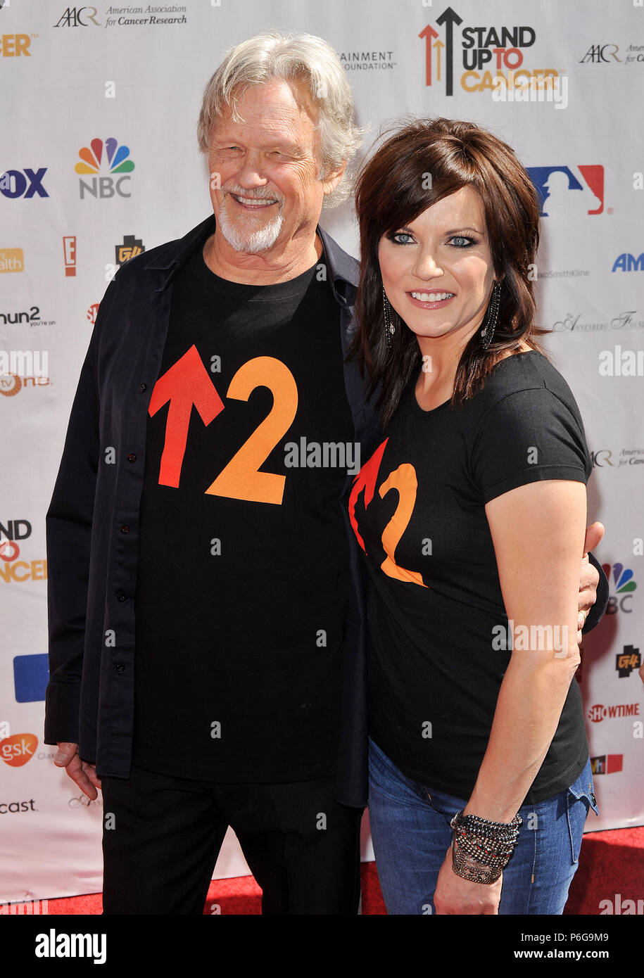 Kris Kristofferson, Martina McBride 72.jpg bis zu Krebs Veranstaltung auf dem Sony in Los Angeles. Kris Kristofferson, Martina McBride 72 Veranstaltung in Hollywood Leben - Kalifornien, Red Carpet Event, USA, Filmindustrie, Prominente, Fotografie, Bestof, Kunst, Kultur und Unterhaltung, Topix prominente Mode, Besten, Hollywood Leben, Event in Hollywood Leben - Kalifornien, Roter Teppich und backstage,, Kunst, Kultur und Unterhaltung, Fotografie, Anfrage tsuni@Gamma-USA.com, Musik Prominente, Musiker, Music Group, 2010 stehen Stockfoto