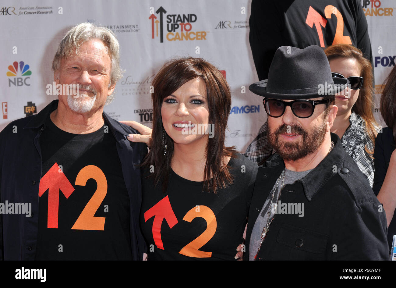 Kris Kristofferson, Martina McBride, Dave Stewart 71.jpg bis zu Krebs Veranstaltung auf dem Sony in Los Angeles. Kris Kristofferson, Martina McBride, Dave Stewart 71 Veranstaltung in Hollywood Leben - Kalifornien, Red Carpet Event, USA, Filmindustrie, Prominente, Fotografie, Bestof, Kunst, Kultur und Unterhaltung, Topix prominente Mode, Besten, Hollywood Leben, Event in Hollywood Leben - Kalifornien, Roter Teppich und backstage,, Kunst, Kultur und Unterhaltung, Fotografie, Anfrage tsuni@Gamma-USA.com, Musik Prominente, Musiker, Music Group, 2010 stehen Stockfoto